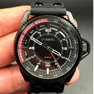Diesel DZ1760 Rollcage Men’s Quartz Watch Black Dial Silicone Strap 46mm NIBWT